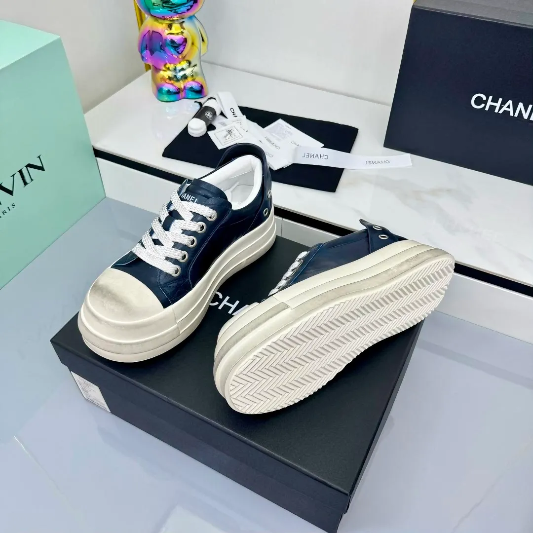 👟👟Ex-factory price 640👟👟 Chanel bread shoes, old style dirty shoes ~ original calfskin panda shoes Chanel 25C latest hot style panda black and white sports shoes casual sneakers Xiaoxiang hot style single product classic black and white panda color coco girls must pay Fabric: original custom mixed sheepskin lining: original imported breathable mesh lining outsole: Original molded rubber + TPU combination Size: Women's 35-41
